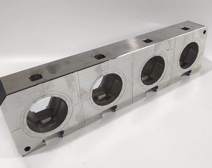 Parts de molde de precisión práctico Placa central para cosméticos Molde de plástico